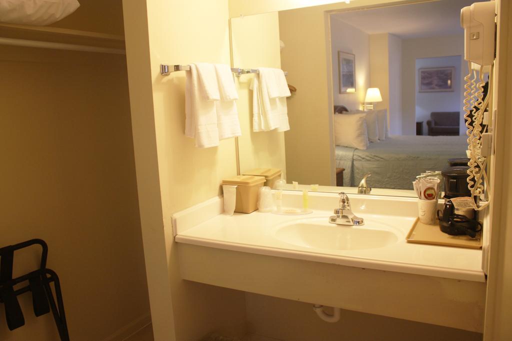 بورت هرون Main Street Lodge And Suites الغرفة الصورة