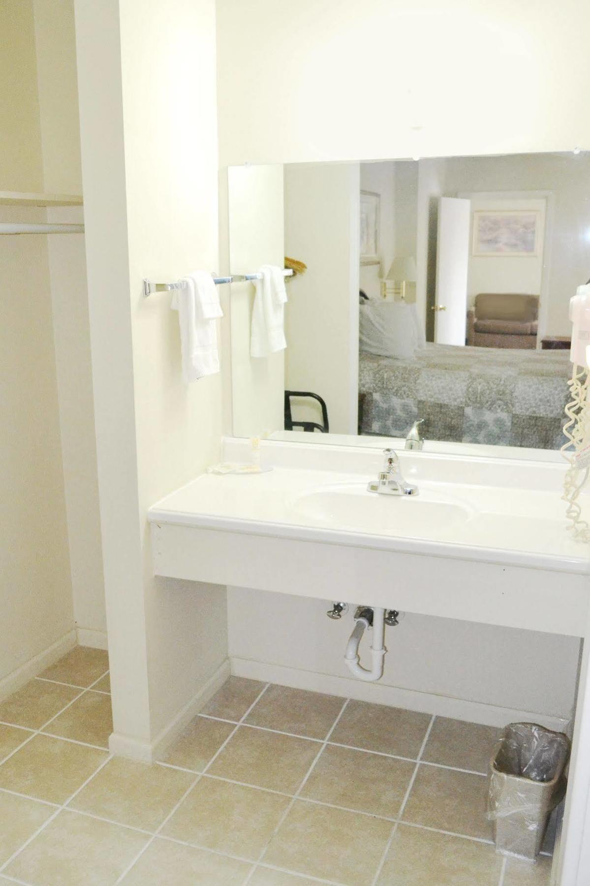 بورت هرون Main Street Lodge And Suites المظهر الخارجي الصورة
