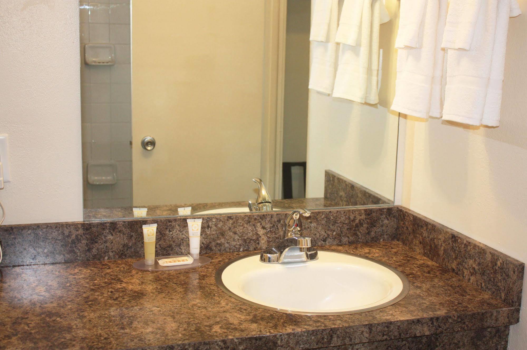 بورت هرون Main Street Lodge And Suites المظهر الخارجي الصورة