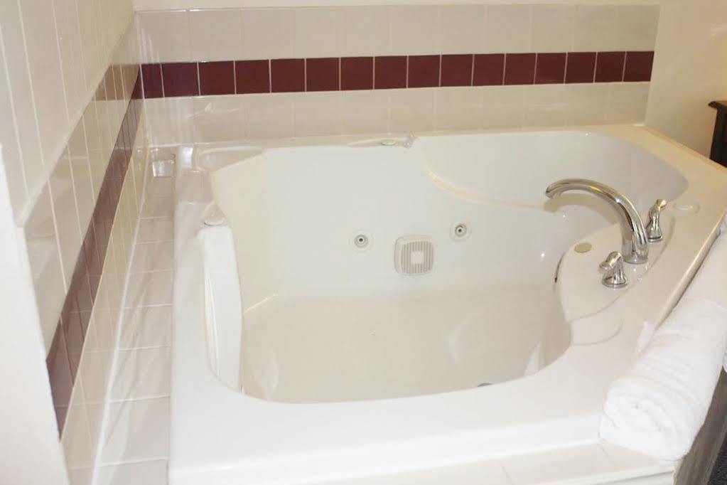 بورت هرون Main Street Lodge And Suites المظهر الخارجي الصورة